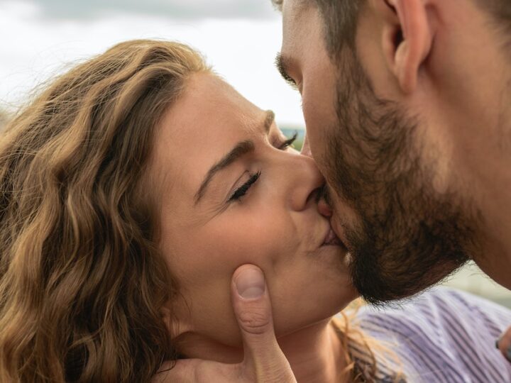 10 secrets to give an unforgettable kiss