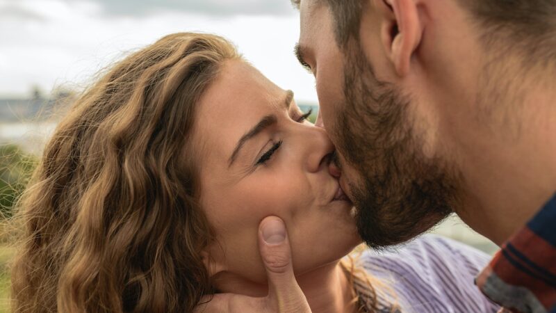 10 secrets to give an unforgettable kiss